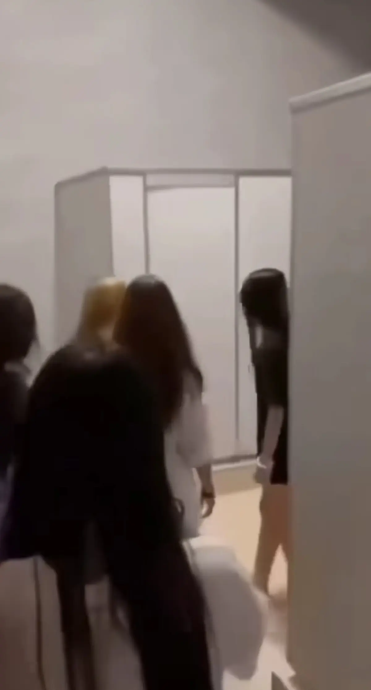 《厕所保卫战》女生原视频1080P高清无删减免费在线观看 - 百度云/网盘资源快速下载