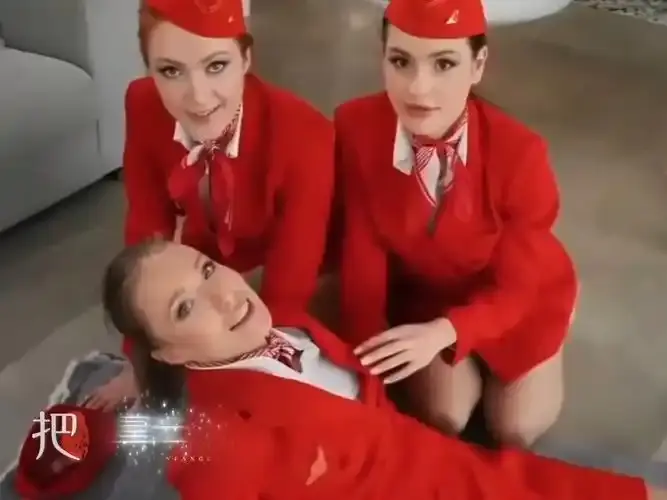 《法国空姐》HD高清无广告免费在线看-意大利电影法国空姐1080P全片播放-金逸影院