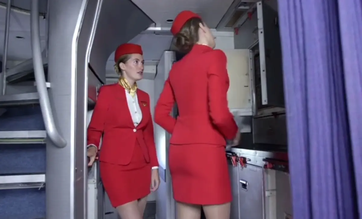 《法国空姐2019(多塞尔航空)》免费在线观看-手机高清全集-《法国空姐》无删减完整版法国电影-泡剧网