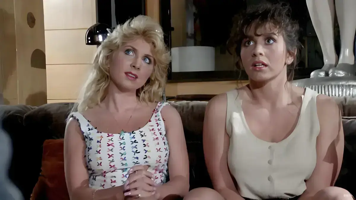 全网同步免费看《美丽小蜜桃》美剧未删减中文版-更新至全集随时随地爆笑