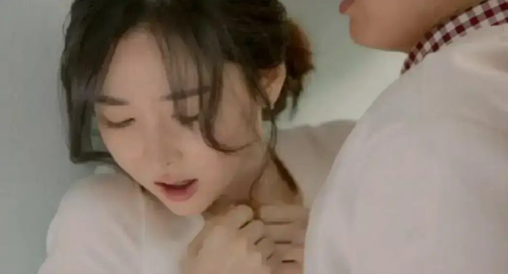 韩国禁忌电影《表妹》原版无剪辑中文字幕免费看-《表妹》未删减高清正片无广告在线播放-亲情与欲望的禁忌抉择