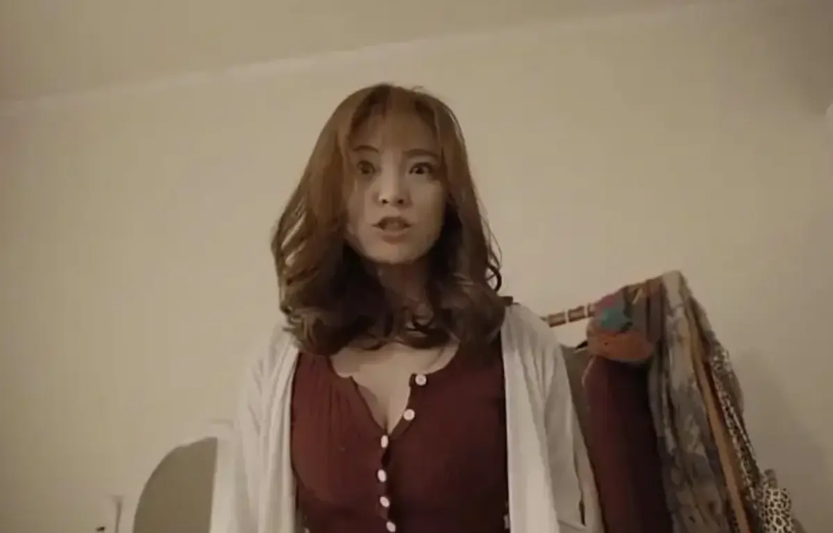 1080P中字《年轻的妈妈5》，韩国爱情伦理片无广告流畅播放，感受女婿与丈母娘的极限拉扯，快来免费看