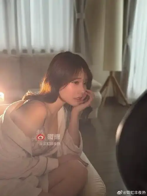 想看《河北彩花河北彩伽》？这里有河北彩花、河北彩伽穿学生服饰演高中生的精彩内容，HD高清播放，免费无卡顿！