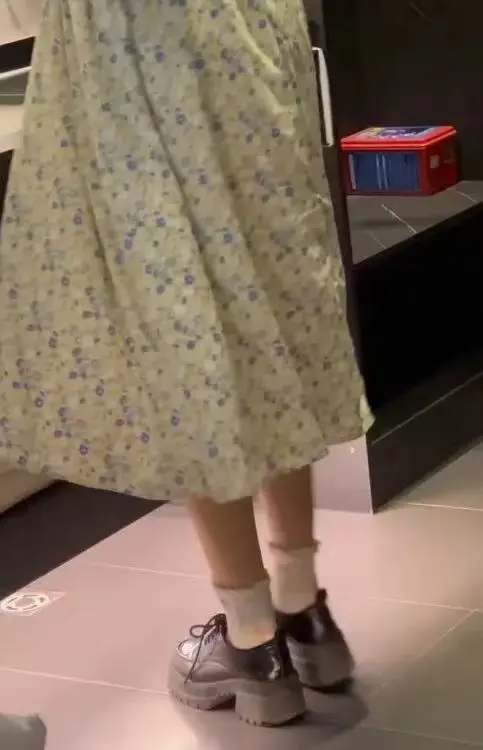 《元歌碎花裙合集》- 清新碎花裙搭配甜系vlog，呈现日系少女风 - 元歌镜头下高清完整版，百度网盘持续更新！